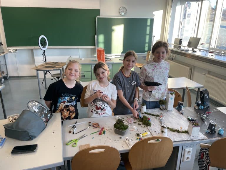 5-Projektteam-Isabella-Paula-Theresa-Julia-